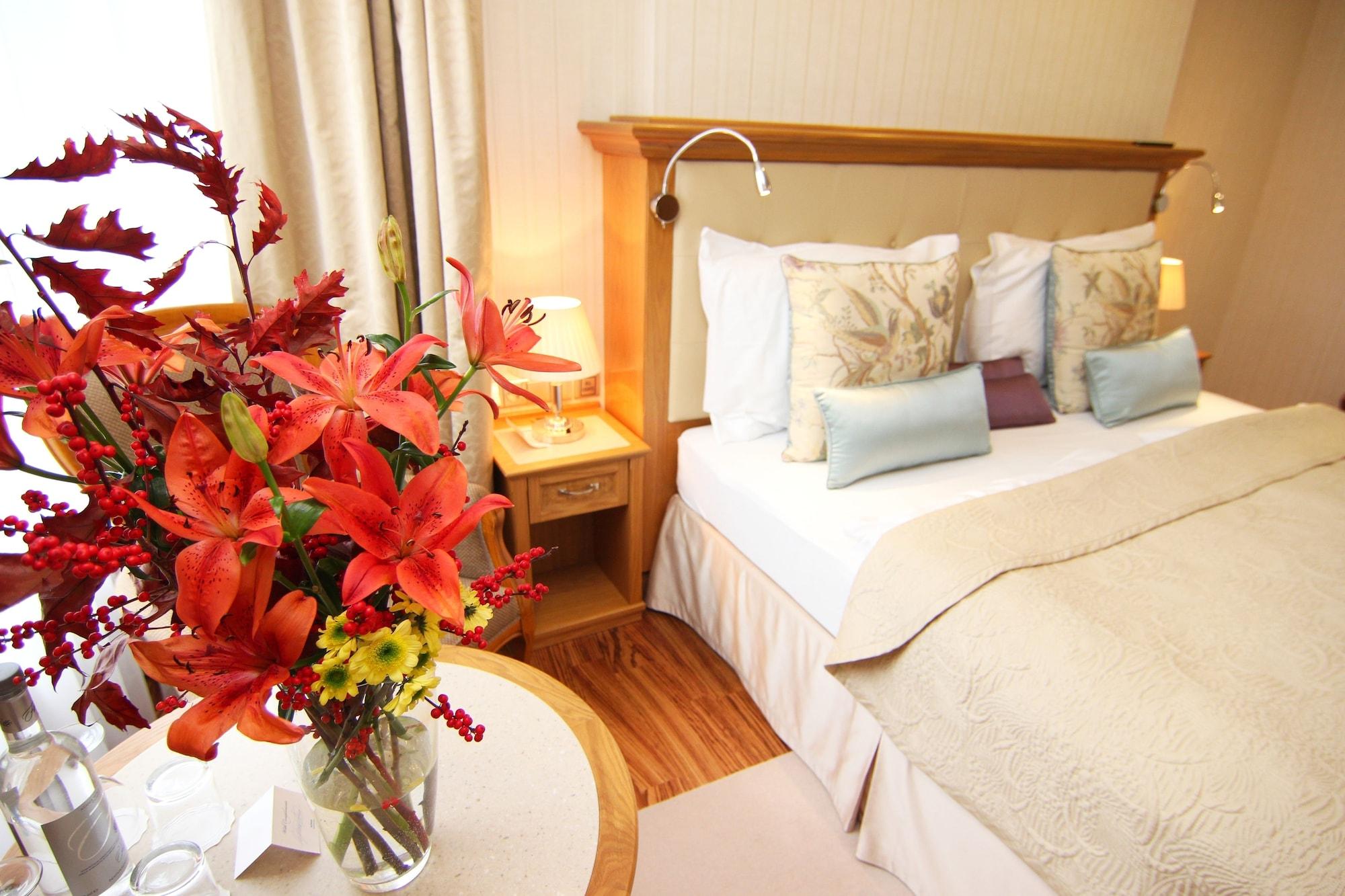 レトロ リバーサイド ウェルネス リゾート カルロヴィ・ヴァリ エクステリア 写真 A room at the hotel